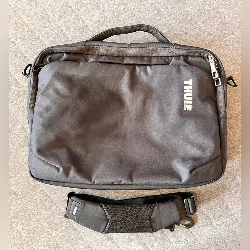 THULE 15.6” Black Subterra Multi Compartment Travel Laptop Bag Orig$109 Exc Cond